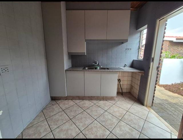 3 BEDROOM TOWNHOUSE FOR SALE IN BRACKENHURST